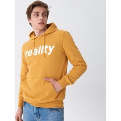 Bluza z napisem - Żółty. Żółte bluzy męskie House, s, z napisami, bez kołnierzyka, bez rękawów, bez kaptura. Za 69,99 zł.
