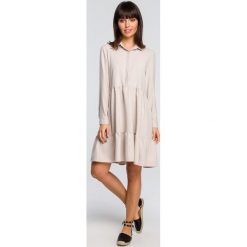 Sukienka oversize z falbanami beżowa - 44. Brązowe sukienki damskie e-margeritka.pl, s, bez wzorów, z bawełny, biznesowe, z krótkim rękawem, długie, bez kaptura. Za 164,99 zł.