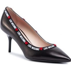 Szpilki LOVE MOSCHINO - JA10087G1AIA0000 Nero. Czarne półbuty damskie Love Moschino, z aplikacjami, ze skóry ekologicznej, bez obcasa, na obcasie, bez zapięcia. W wyprzedaży za 749,00 zł.