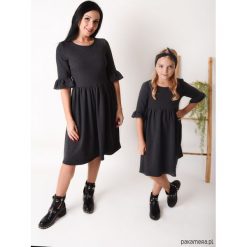 Sukienka Damska Mama i Córka LM51/2. Sukienki damskie Pakamera, s, bez wzorów, z dzianiny, bez kołnierzyka, bez rękawów, midi. Za 109,00 zł.