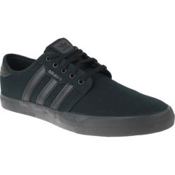 Adidas Seeley AQ8531 buty sportowe, trampki męskie czarne 44. Czarne buty sportowe męskie Adidas, w paski, ze skóry, klasyczne, z paskami. W wyprzedaży za 239,99 zł.