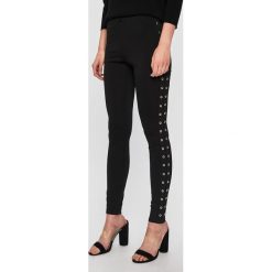 Guess Jeans - Spodnie. Czarne spodnie damskie s, z elastanu. W wyprzedaży za 199,90 zł.