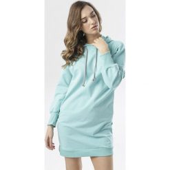 Miętowa Sukienka Delonia. Zielone sukienki damskie Born2be, xl, bez wzorów, z dzianiny, bez kołnierzyka, bez rękawów. W wyprzedaży za 59,99 zł.