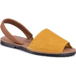 Sandały TAMARIS - 1-28916-24 Sun Suede Comb 647. Żółte klapki damskie Tamaris, bez wzorów, ze skóry, bez obcasa. W wyprzedaży za 109,00 zł.