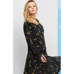 Luźna bluza w kwiaty. Czarne koszulki damskie Orsay, xs, w kwiaty, z bawełny, z długim rękawem, długie, bez kaptura. W wyprzedaży za 35,00 zł.