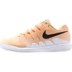 Nike Performance AIR ZOOM VAPOR X CLAY Obuwie do tenisa Outdoor tangerine tint/white. Pomarańczowe buty sportowe damskie marki Nike Performance, z materiału, na golfa. W wyprzedaży za 382,85 zł.