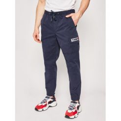 Jeansy Tapered Fit Tommy Jeans Cuffed DM0DM07817. Zielone jeansy męskie Tommy Jeans, m, bez wzorów. Za 389,00 zł.