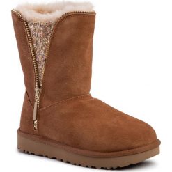 Buty UGG - W Classic Zip Boot 1103764 Che. Pomarańczowe kozaki damskie Ugg, ze skóry, bez obcasa, bez zapięcia. W wyprzedaży za 529,00 zł.