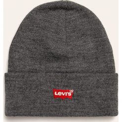 Levi's - Czapka. Szare czapki damskie Levi's®, bez wzorów, z dzianiny. W wyprzedaży za 99,90 zł.