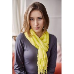Szal wiskozowy Capri ONE SIZE żółty. Żółte szaliki damskie Marie Zélie, w paski, z bawełny. Za 127,00 zł.