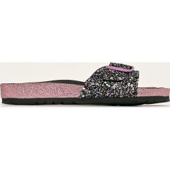 Pepe Jeans - Klapki Oban Fun. Różowe klapki damskie Pepe Jeans, bez wzorów, z jeansu, bez obcasa, na obcasie. Za 219,90 zł.