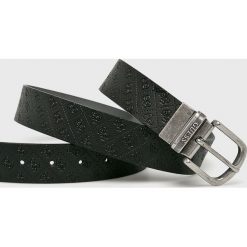 Guess Jeans - Pasek skórzany. Czarne paski męskie marki Guess Jeans, w paski, z jeansu. Za 259,90 zł.
