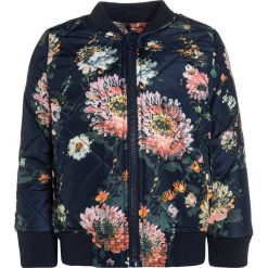 Name it NMFMILT QUILT MINI Kurtka przejściowa dress blues. Niebieskie kurtki dziewczęce przejściowe Name it, z materiału. Za 169,00 zł.