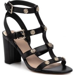 Sandały Guess Magale FL6MGL LEA03. Czarne klapki damskie Guess, z aplikacjami, bez obcasa. W wyprzedaży za 319,00 zł.