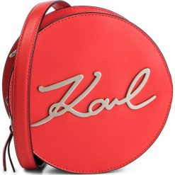 Torebka KARL LAGERFELD - 91KW3061 Red Fire. Czerwone listonoszki damskie marki KARL LAGERFELD, na imprezę, bez wzorów, ze skóry, na ramię, bez dodatków. Za 1139,00 zł.