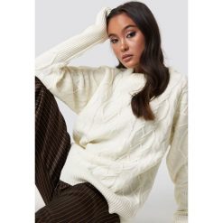 Lioness Sweter St German - White. Białe swetry damskie marki Lioness, bez wzorów, z dzianiny, bez rękawów, długie, bez kaptura. Za 222,95 zł.