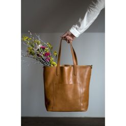 Sonata - skórzana torba na ramię. Torebki klasyczne damskie Pakamera, bez wzorów, ze skóry. Za 750,00 zł.