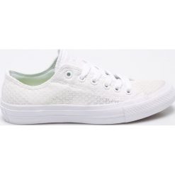 Converse - Tenisówki Chuck Taylor All Star. Białe tenisówki damskie marki Converse, z gumy, na sznurówki. W wyprzedaży za 219,90 zł.