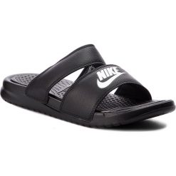 Klapki NIKE - Benassi Duo Ultra Slide 819717 010 Black/White. Czarne klapki damskie Nike, bez wzorów, ze skóry ekologicznej, bez obcasa. W wyprzedaży za 149,00 zł.