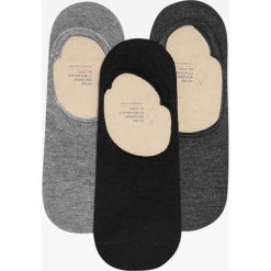 Komplet 3 par ciemnych niewidocznych skarpetek. Szare skarpetki męskie Pull&Bear, bez wzorów. Za 29,90 zł.