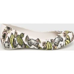 Melissa - Baleriny Ultragirl. Białe baleriny damskie marki Melissa, z kauczuku. Za 339,90 zł.