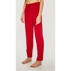 Tommy Hilfiger - Spodnie. Czerwone spodnie damskie TOMMY HILFIGER, s, z elastanu. W wyprzedaży za 219,90 zł.