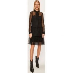Red Valentino - Sukienka. Czarne sukienki damskie Red Valentino, na co dzień, m, w koronkowe wzory, z poliesteru, casualowe, bez kołnierzyka, z długim rękawem, długie, mini, rozkloszowane. W wyprzedaży za 1749,00 zł.
