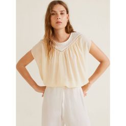 Mango - T-shirt Elyra. Bluzki damskie Mango, s, z aplikacjami, z bawełny, z okrągłym kołnierzem. Za 89,90 zł.