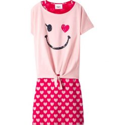 Sukienka + shirt z przewiązaniem (2 części) bonprix różowy hibiskus - pastelowy jasnoróżowy z nadrukiem. Różowe sukienki dziewczęce bonprix, z nadrukiem, bez rękawów. Za 54,99 zł.