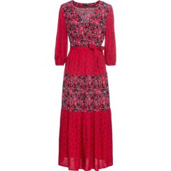 Sukienka z falbanami, patchworkowa bonprix czerwony z nadrukiem. Czerwone sukienki damskie bonprix, z nadrukiem, eleganckie, bez kołnierzyka, bez rękawów. Za 129,99 zł.