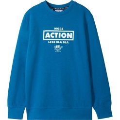 Bluza z nadrukiem bonprix niebieski oceaniczny z nadrukiem. Niebieskie bluzy chłopięce bonprix, z nadrukiem, bez rękawów, bez kaptura. Za 37,99 zł.