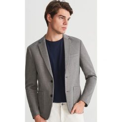 Dzianinowa marynarka slim fit - Jasny szar. Szare marynarki męskie marki Reserved, s, z dzianiny. Za 239,99 zł.