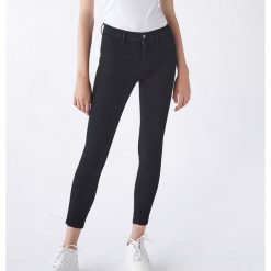 Jeansy skinny ze średnim stanem - Czarny. Czarne jeansy damskie Sinsay. Za 59,99 zł.
