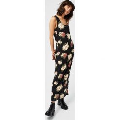 Sukienka maxi w kwiaty. Czarne sukienki damskie Moodo, xs, w kwiaty, maxi. Za 19,99 zł.