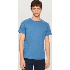 T-shirt z drobnym nadrukiem - Niebieski. Niebieskie t-shirty męskie Reserved, s, z nadrukiem, bez kołnierzyka. Za 39,99 zł.