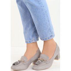 Szare Czółenka Gorin. Szare buty ślubne damskie Born2be, w paski, ze skóry, z okrągłym noskiem, na niskim obcasie, na słupku. Za 59,99 zł.