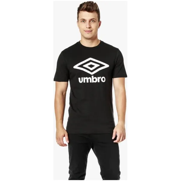 Umbro Koszulka Ss Fw Large Logo Cotton , czarny, rozmiar L. Czarne koszulki męskie Umbro, m, bez wzorów, z materiału, klasyczne, bez kołnierzyka, z krótkim rękawem, krótkie. W wyprzedaży za 59,99 zł.