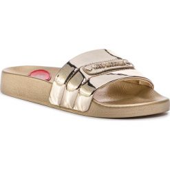 Klapki LOVE MOSCHINO - JA28012G17IQ0900 Platino. Żółte klapki damskie Love Moschino, bez wzorów, z tworzywa sztucznego, bez obcasa. W wyprzedaży za 289,00 zł.