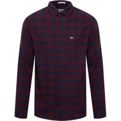 Koszula Tommy Jeans DM0DM07140. Czerwone koszule męskie Tommy Jeans, m, bez wzorów, z bawełny, casualowe, bez kołnierzyka, bez rękawów. W wyprzedaży za 179,00 zł.
