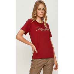 Trussardi Jeans - T-shirt. Czerwone bluzki damskie Trussardi Jeans, s, z nadrukiem, z bawełny, casualowe, z okrągłym kołnierzem. Za 279,90 zł.