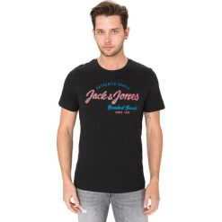 Jack & Jones Koszulka Czarny. Czarne podkoszulki męskie Jack & Jones, s, z nadrukiem, z bawełny, bez kołnierzyka, krótkie. Za 56,95 zł.