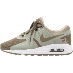 Nike Sportswear AIR MAX ESSENTIAL Tenisówki i Trampki medium olive/dark stucco. Brązowe trampki męskie Nike Sportswear, z gumy. W wyprzedaży za 343,20 zł.