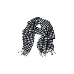 Szalik Pierre Cardin Poule 9. Szaliki męskie Pierre Cardin, na jesień, bez wzorów, z bawełny. Za 59,00 zł.
