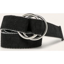 Pieces - Pasek. Czarne paski damskie Pieces, w paski, z poliesteru. Za 59,90 zł.