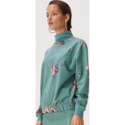 Bluza z golfem w kwiaty - Turkusowy. Niebieskie bluzy damskie Sinsay, s, w kwiaty, bez rękawów, bez kaptura. Za 49,99 zł.