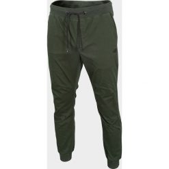 Spodnie miejskie męskie SPMC300 - khaki. Brązowe spodnie męskie 4f, na co dzień, m, bez wzorów, z bawełny. Za 149,99 zł.