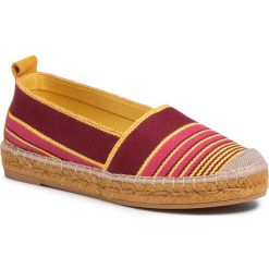Espadryle VIDORRETA - Camping Banda 21550 Mostaza. Czerwone espadryle damskie Vidorreta, bez wzorów, z tworzywa sztucznego, bez obcasa, na płaskiej podeszwie. Za 379,00 zł.