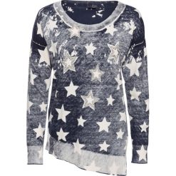 Sweter z asymetryczną linią dołu bonprix ciemnoniebiesko-biały wzorzysty. Niebieskie swetry damskie bonprix, z nadrukiem, eleganckie, bez rękawów, bez kaptura. Za 119,99 zł.
