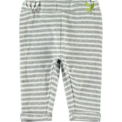 Spodnie "Unneri" w kolorze szaro-białym. Szare spodnie niemowlęce name it boys, w paski, z bawełny. W wyprzedaży za 32,95 zł.