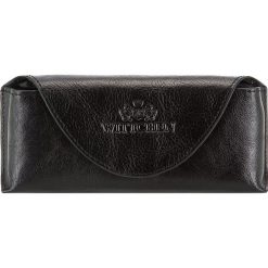 Etui na okulary. Czarne etui damskie Wittchen, ze skóry. W wyprzedaży za 149,90 zł.